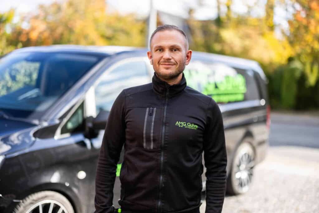 AMG indehaver Sune med speciale i sildebensparket